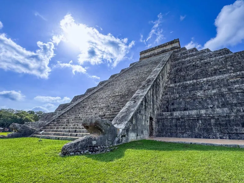 Early-morning view of the Kukulkán pyramid with few crowds on a Chichén Itzá tour from Playa del Carmen, Mexico